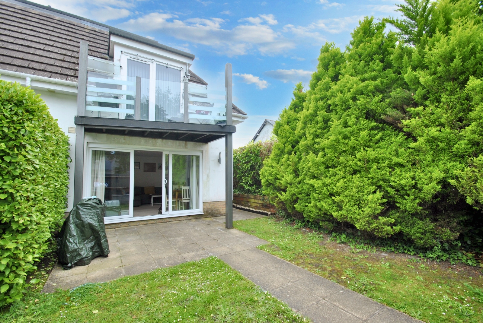 Garden Flat For Sale in Louise Court, Corfe Mullen Hardwick Estate Agents